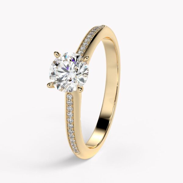 Vacker ring rödguld