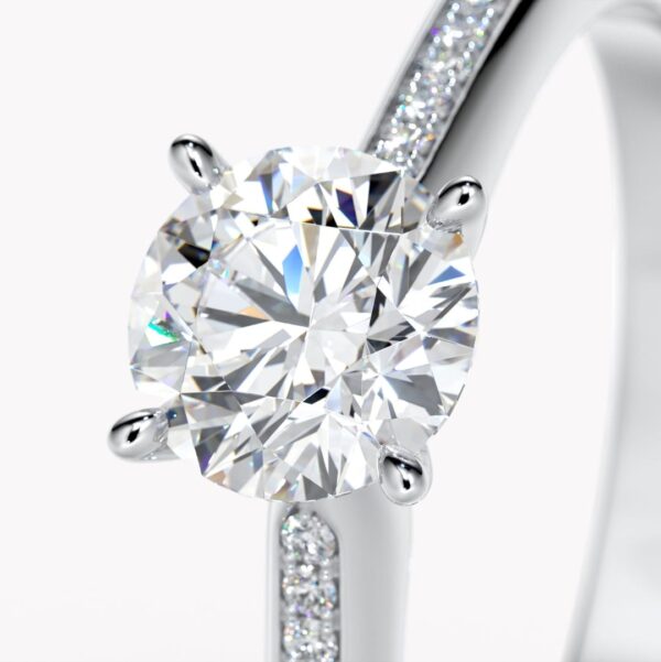 ring med briljant slipad diamant