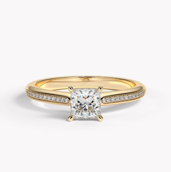 förlovningsring med prinsesslipad diamant