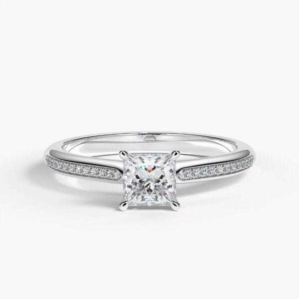 vitguldsring med prinsesslipad diamant