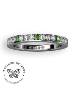 alliansring med gröna diamanter