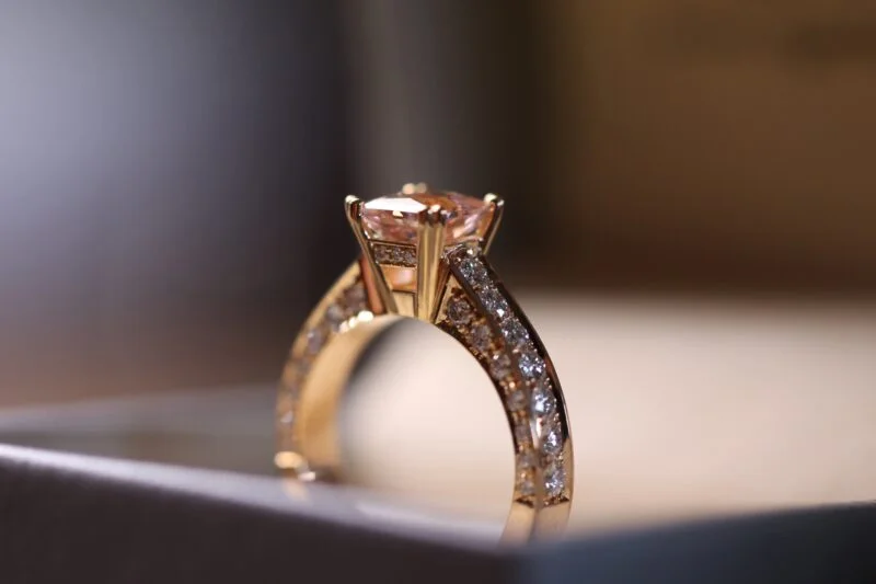 Ring i guld från en erfaren guldsmed i Stockholm