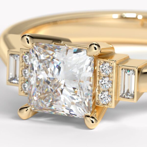 ring med prinsesslipad diamant