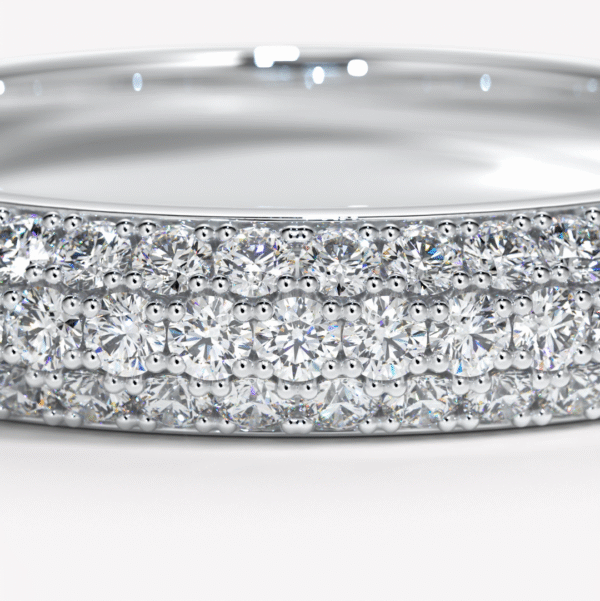 ring med diamanter förlovning