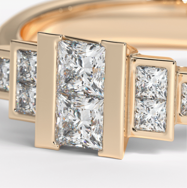 ring med prinsesslipade diamanter i roséguld