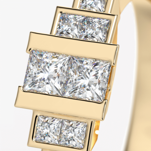 ring med prinsesslipade diamanter