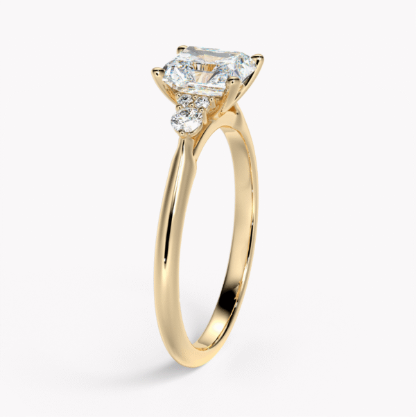 guldring med diamanter