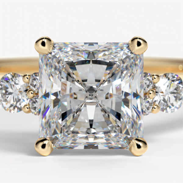 ring med fyrkantig diamant