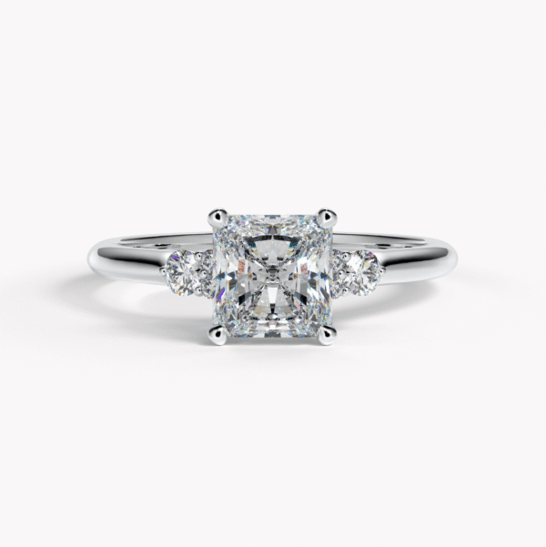 förlovningsring med diamanter