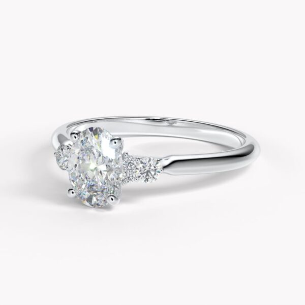 förlovningsring oval diamant