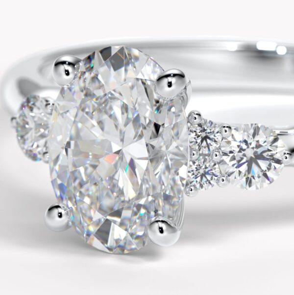 vigselring oval diamant