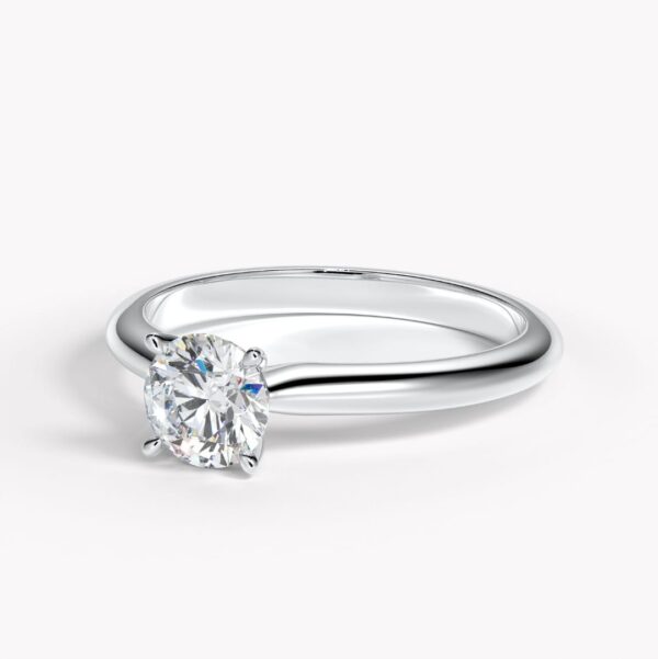 diamantring i vitguld med briljantslipad diamant