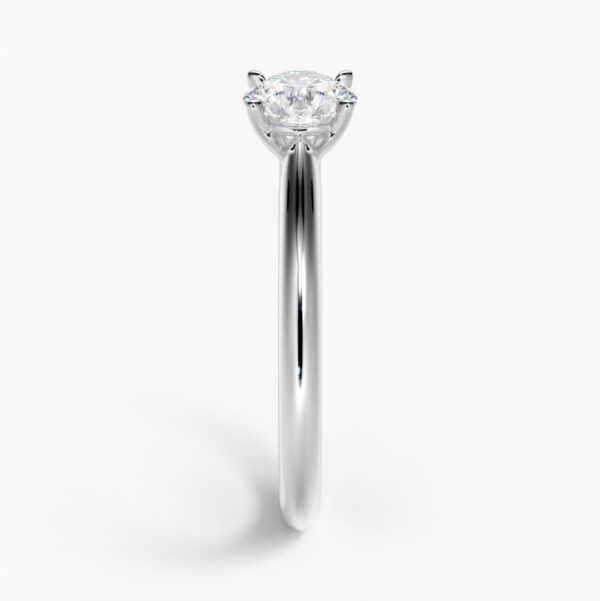 smal ring i vitguld med diamant