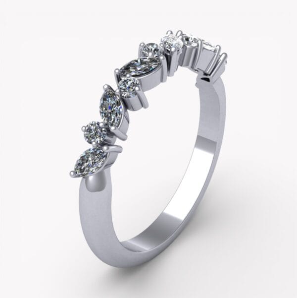 platina ring med briljantslipade och marquise slipade diamanter